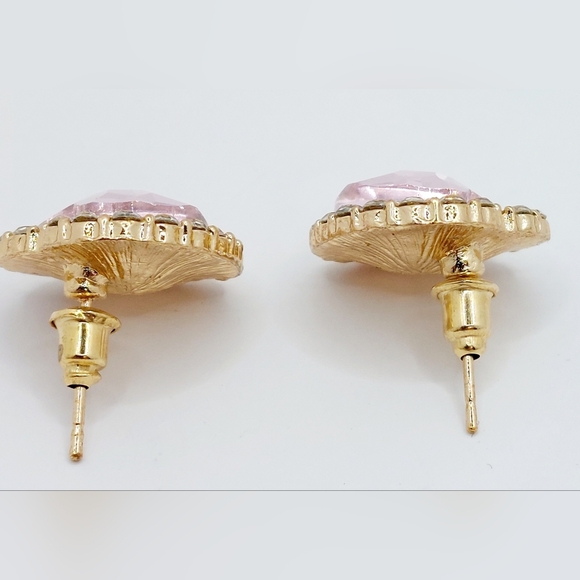 🦃Pink Heart‎ Shaped Stone Outlined In Faux Diamonds and Gold Colored Backings - Picture 3 of 4